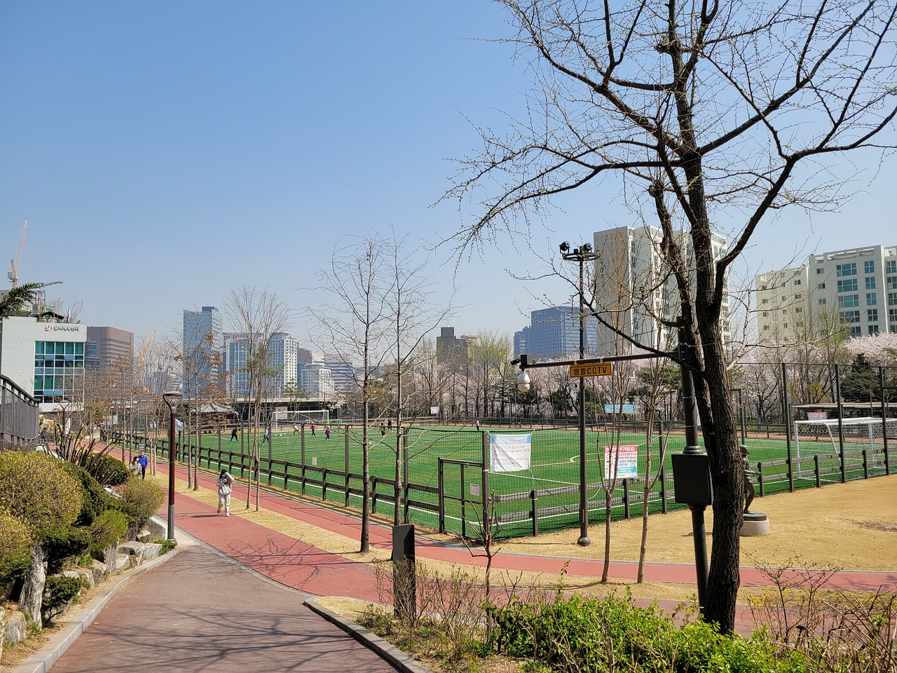 持与观众的 持与观众的